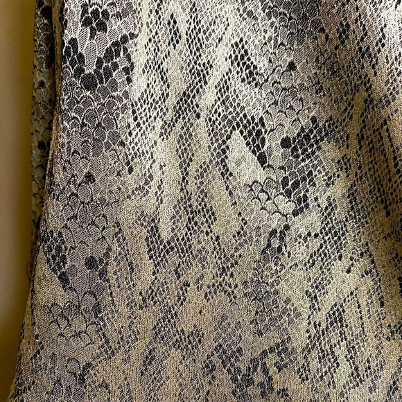 Le Suit Lace/Snakeskin Design Jacket with Matching Skirt Shimmery Tan & Black 18 - Picture 3 of 12